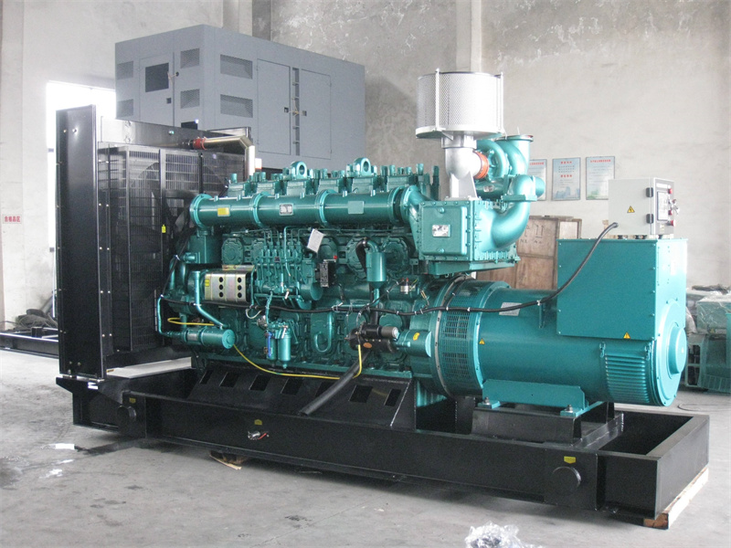 铁西200KW 柴油发电机的油耗是多少？